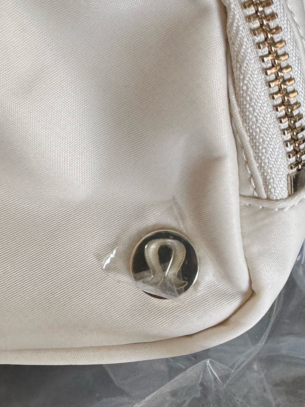 lululemon athletica Everywhere Sling Bag in ivory/New With Tag - Picture 6 of 10